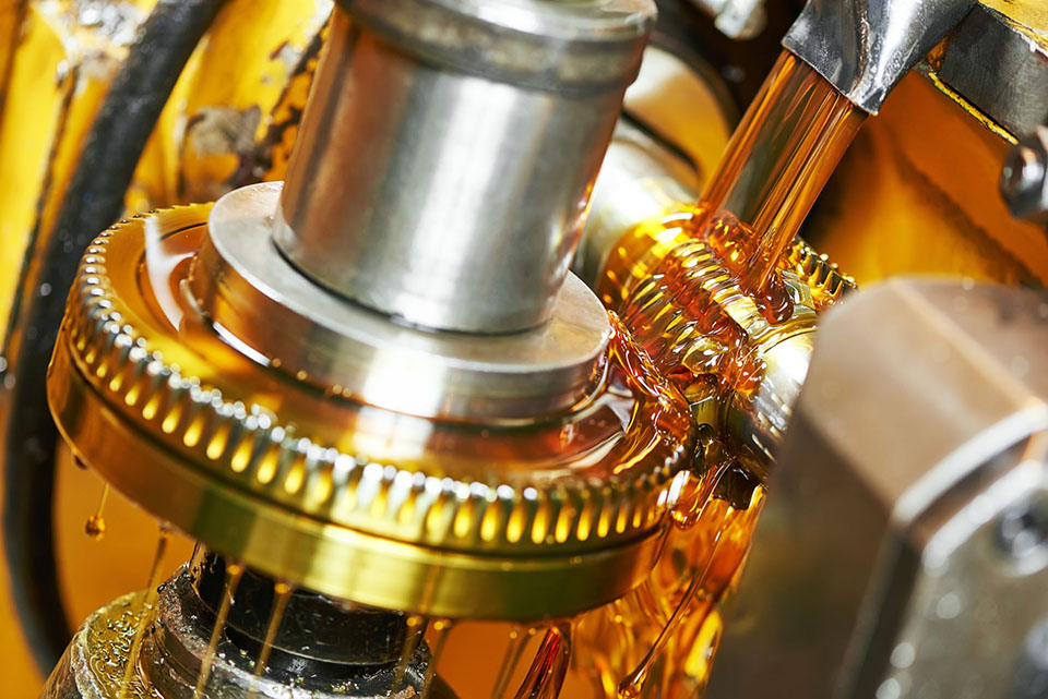 gear-hobbing-process-lubricated-workpiece